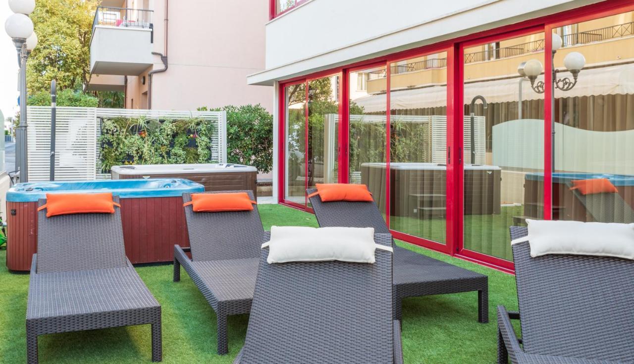 Hotel Nobel Rimini Esterno foto