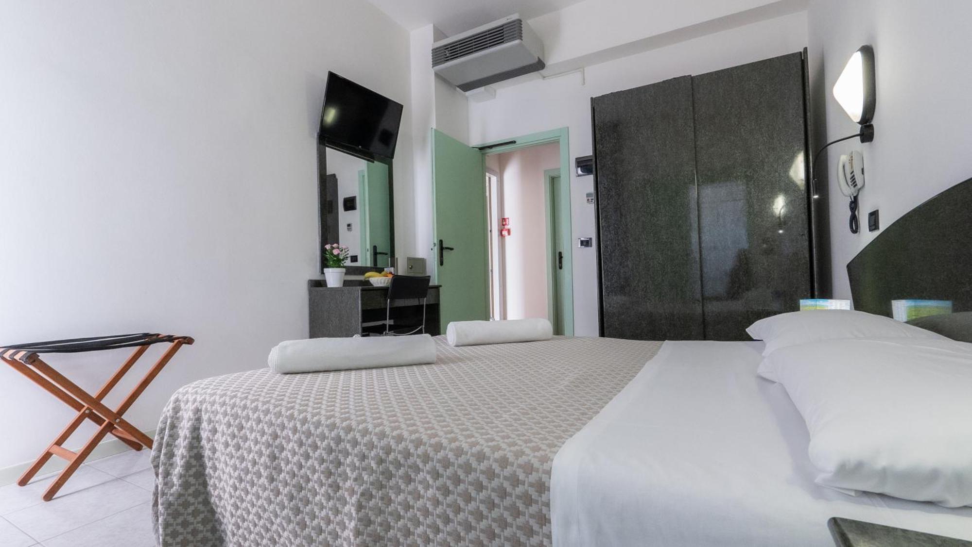 Hotel Nobel Rimini Esterno foto
