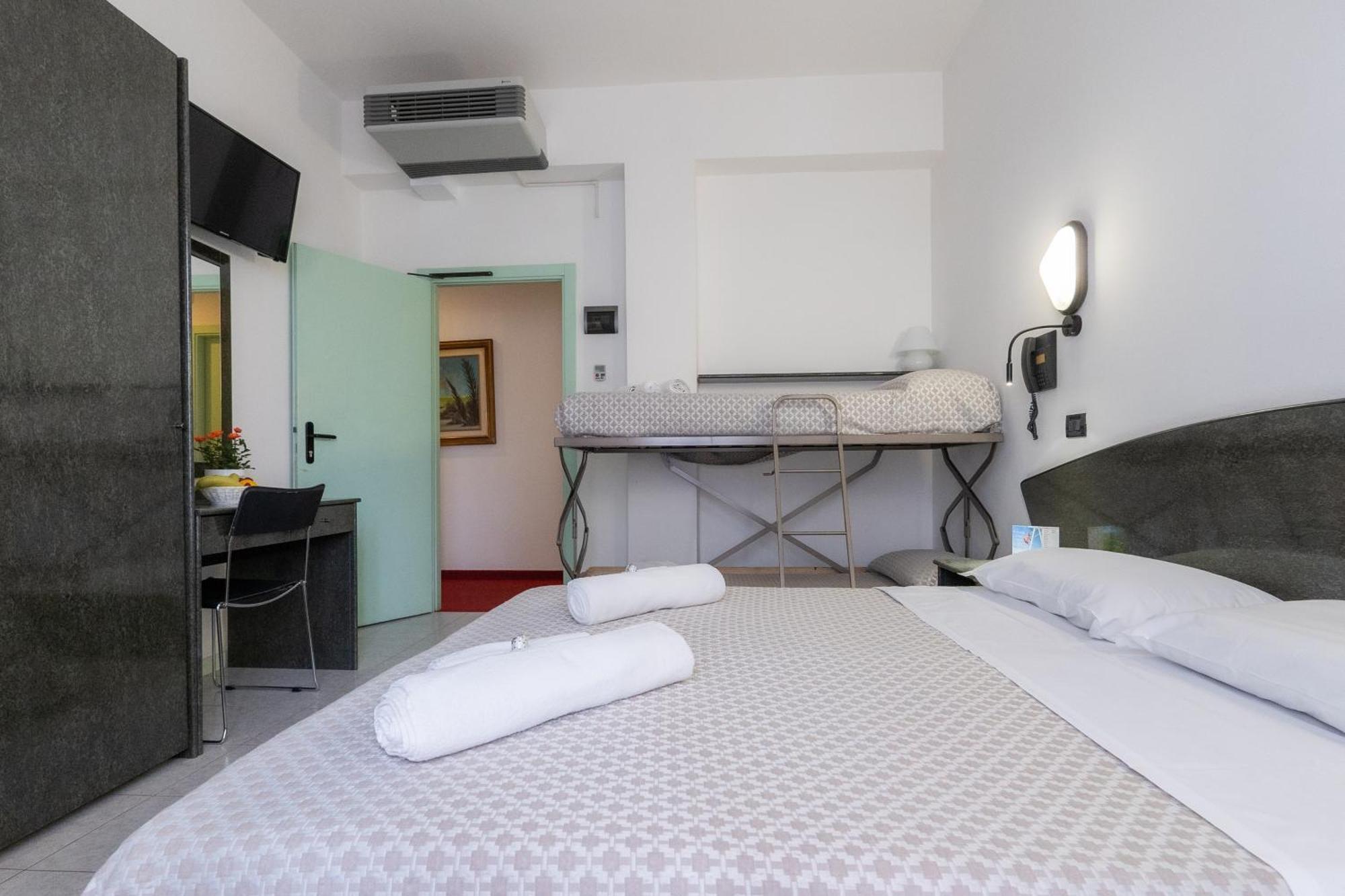 Hotel Nobel Rimini Esterno foto