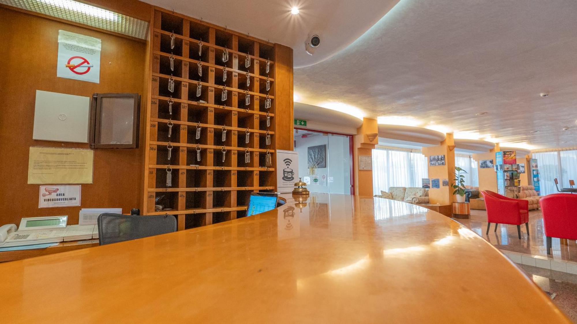 Hotel Nobel Rimini Esterno foto