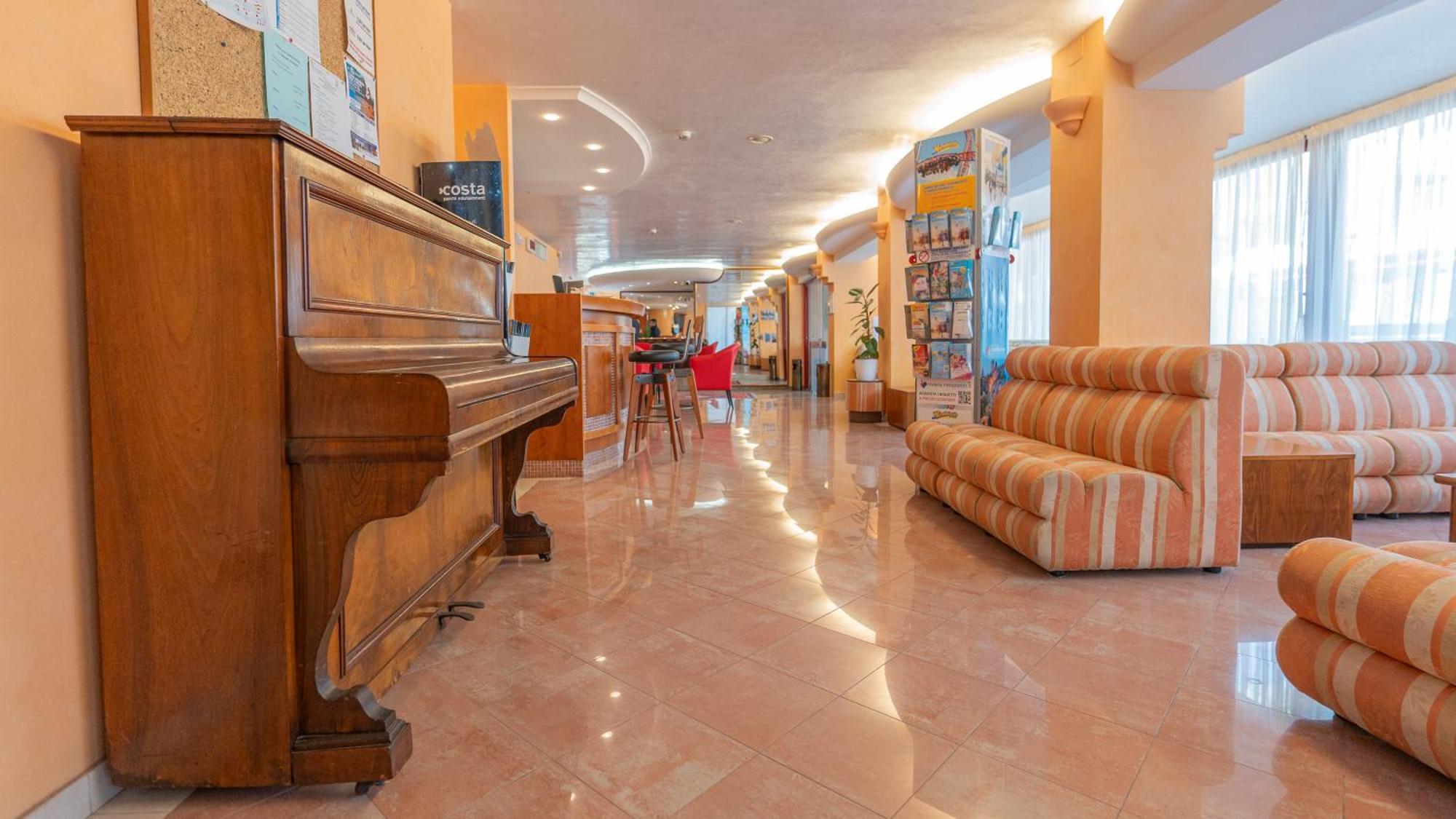 Hotel Nobel Rimini Esterno foto