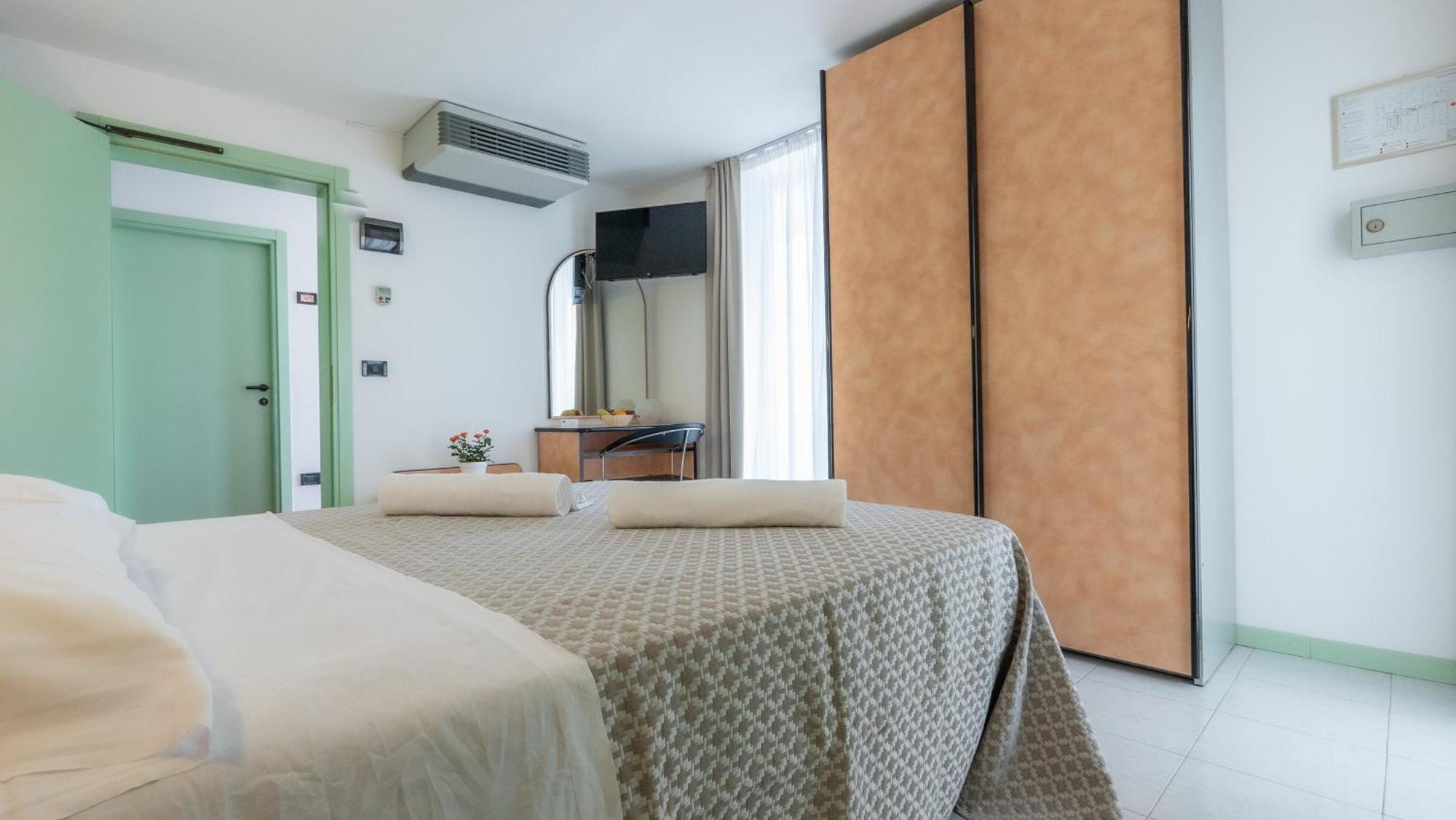 Hotel Nobel Rimini Esterno foto