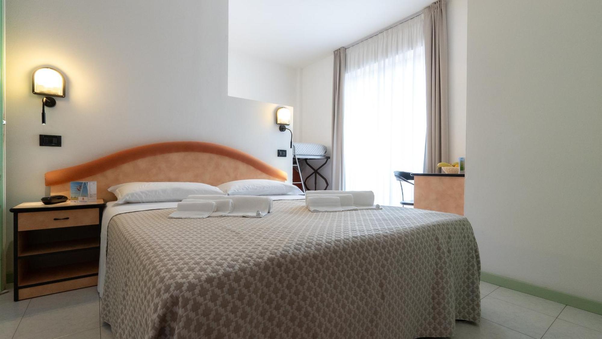 Hotel Nobel Rimini Esterno foto