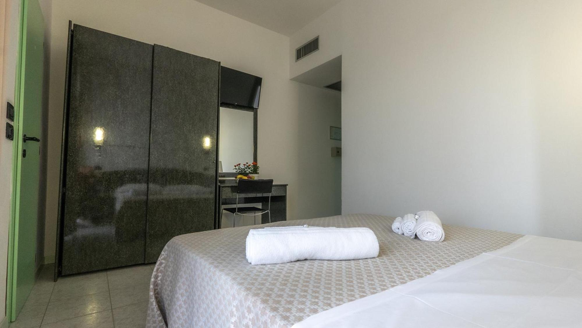 Hotel Nobel Rimini Esterno foto